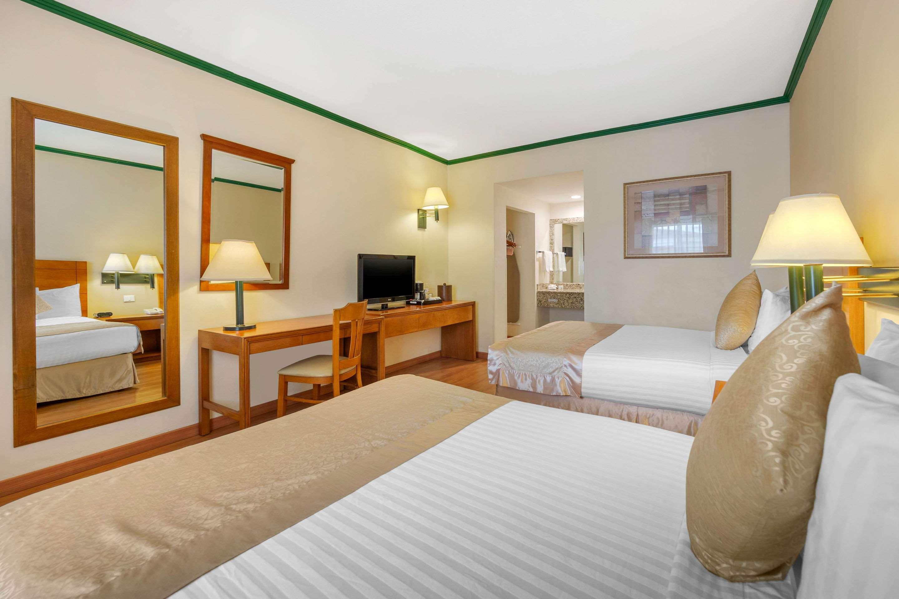 Comfort Inn Monclova Exterior photo