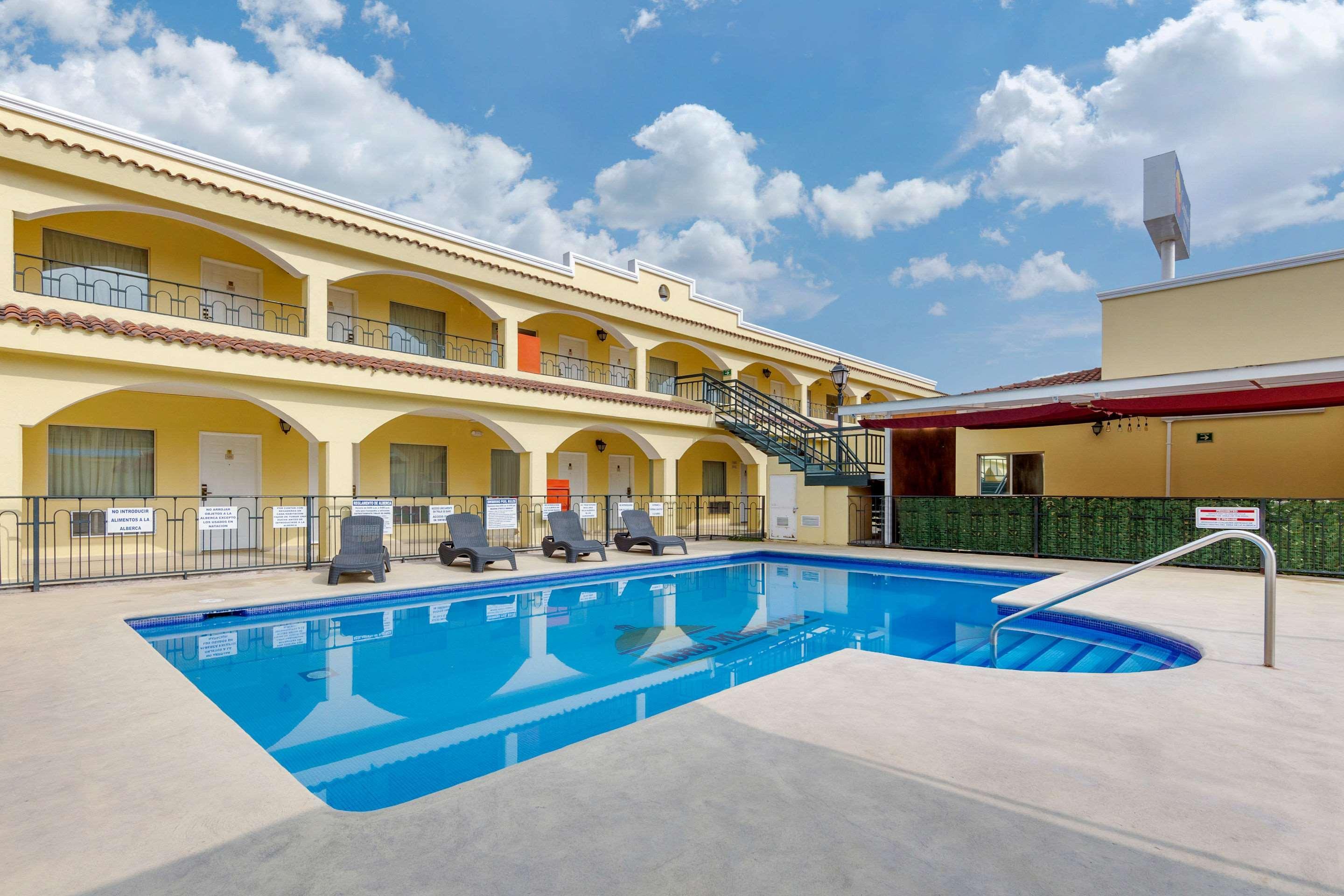 Comfort Inn Monclova Exterior photo