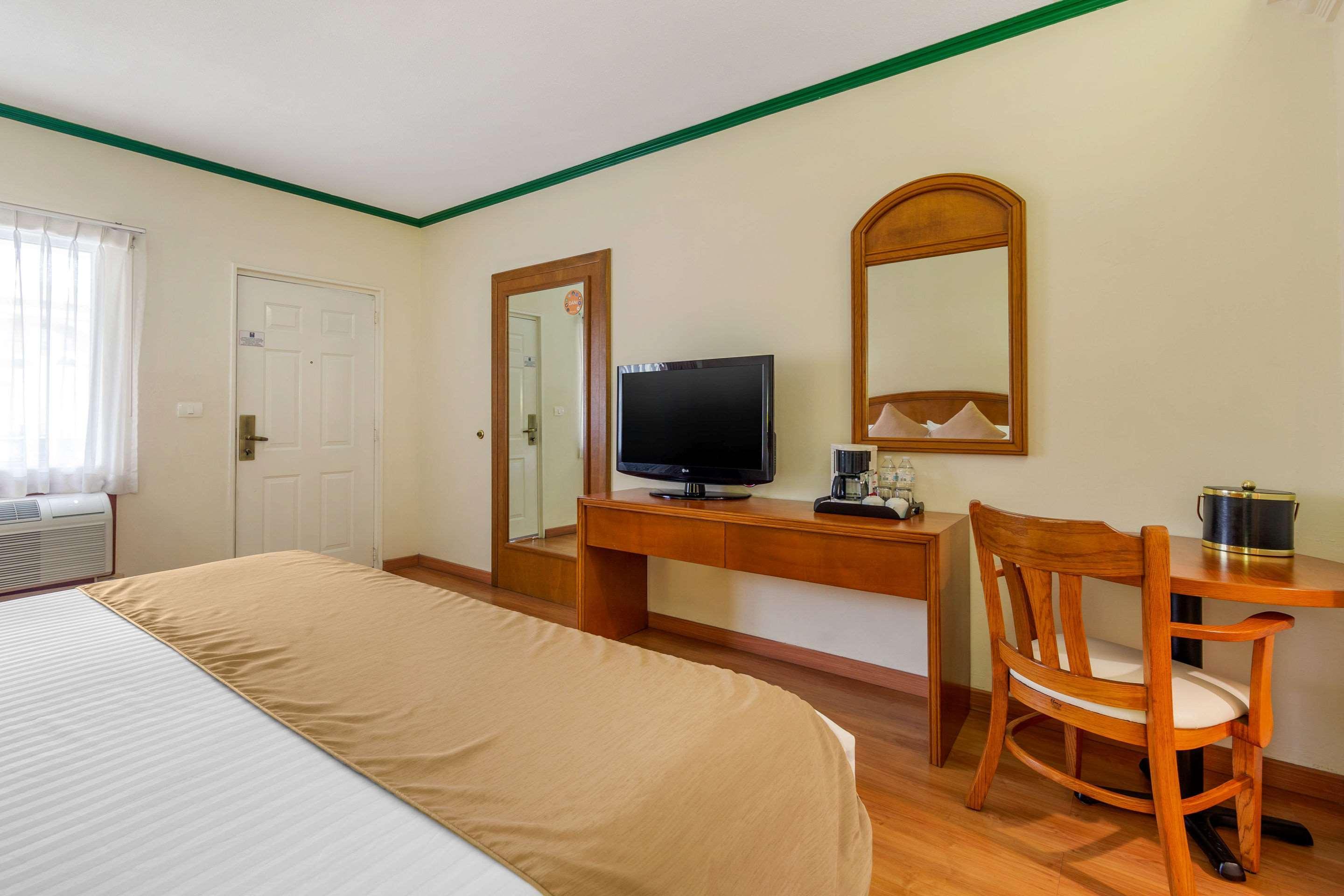 Comfort Inn Monclova Exterior photo