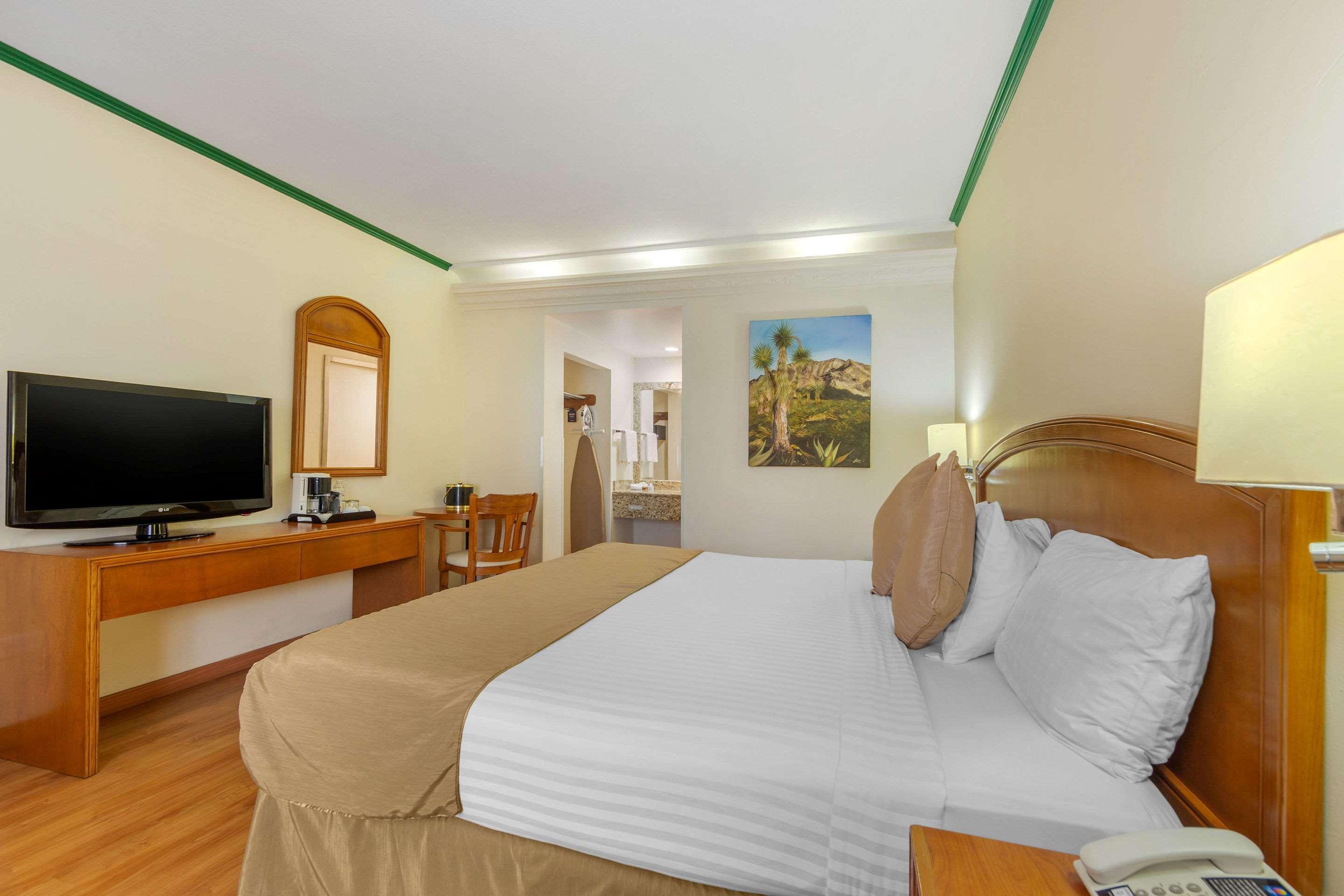 Comfort Inn Monclova Exterior photo