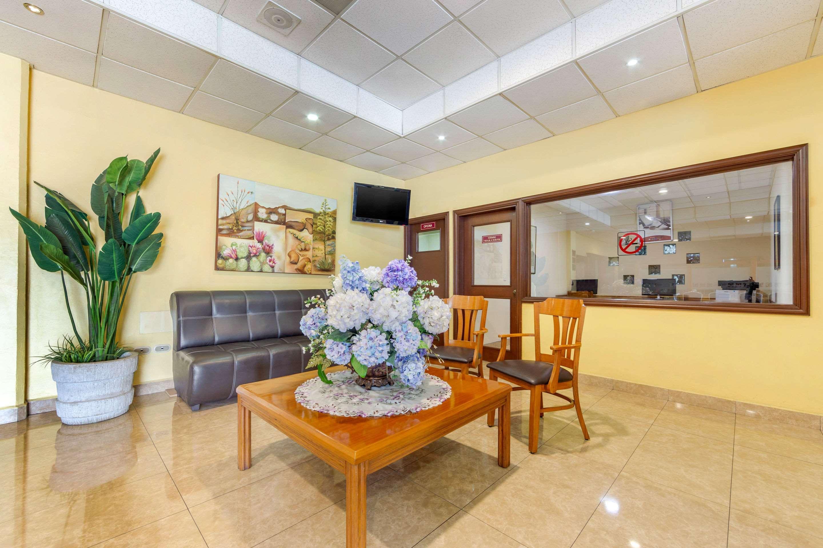 Comfort Inn Monclova Exterior photo