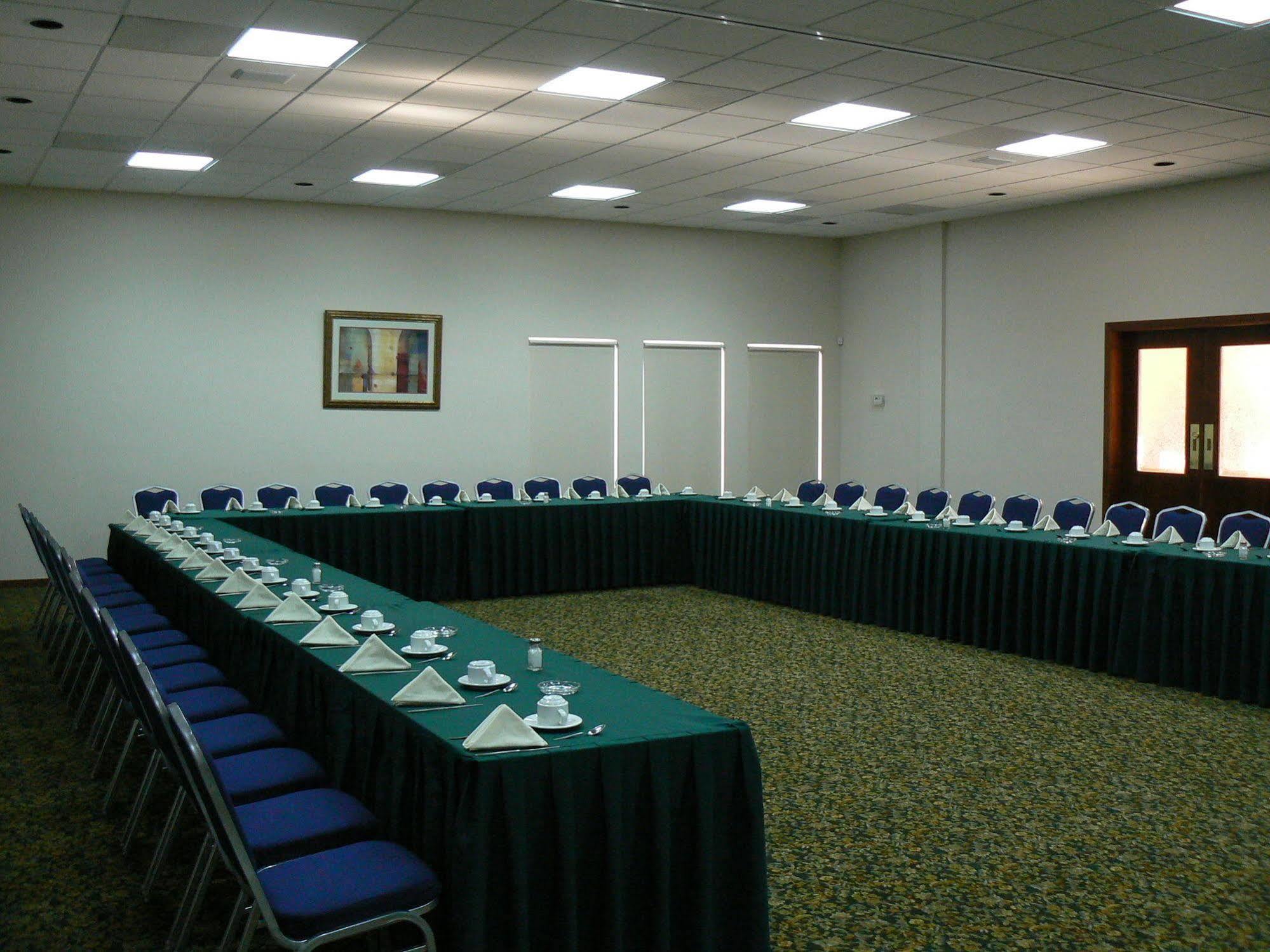 Comfort Inn Monclova Exterior photo