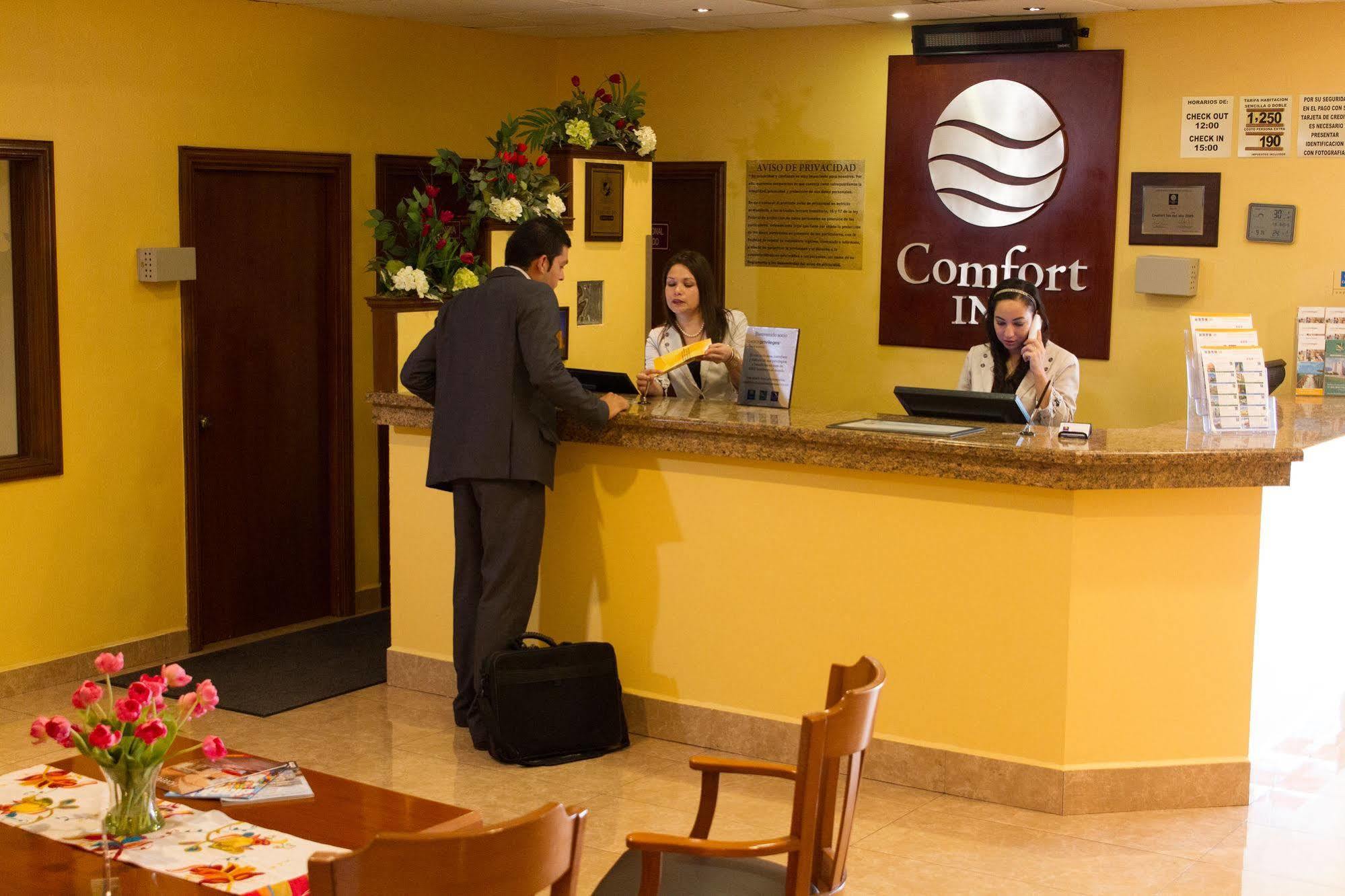 Comfort Inn Monclova Exterior photo