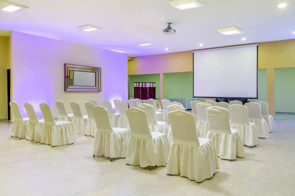 Comfort Inn Monclova Facilities photo